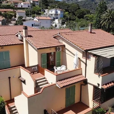 Sabbia - Zona Mare Con Terrazze, Clima, E Posti Auto